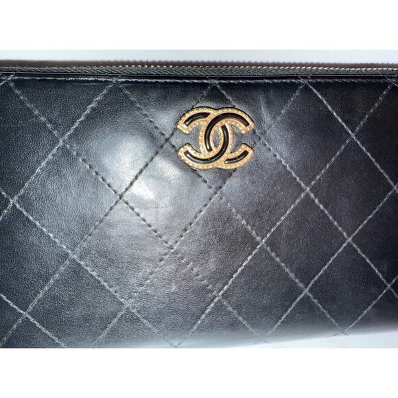 Chanel Black Quilted Leather Zip Around Wallet Gold CC Logo Classic Long Wallet - Picture 8 of 8